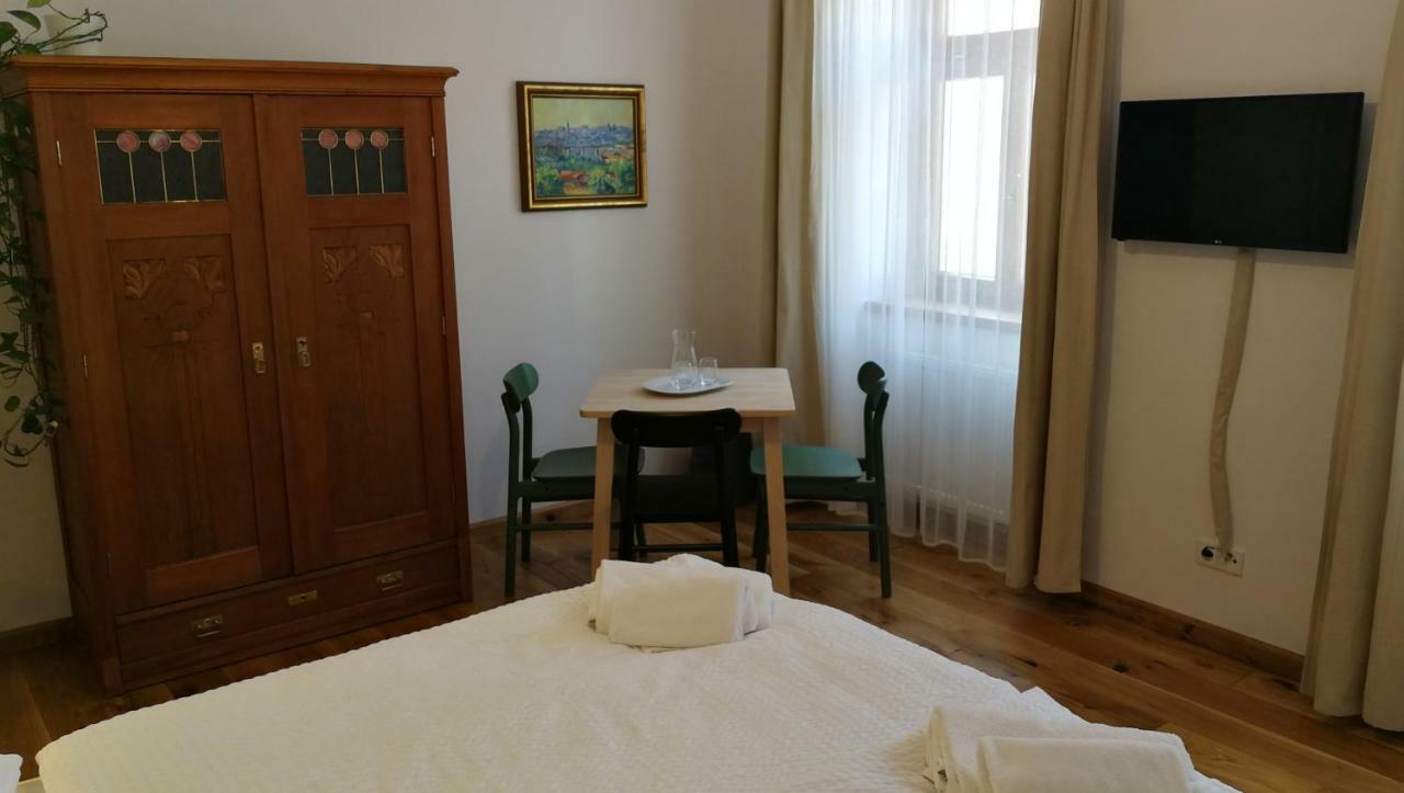 Penzion Stastny Medved 즈노이모 외부 사진
